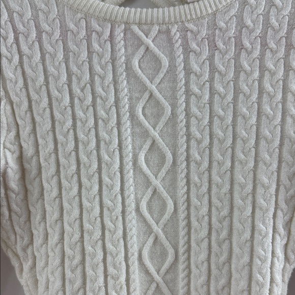Le Lis Cream Cable Knit Crewneck Sweater - Picture 4 of 6